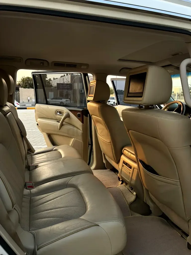 Infiniti QX80 5.6 AT AWD (405 حصان) - 12