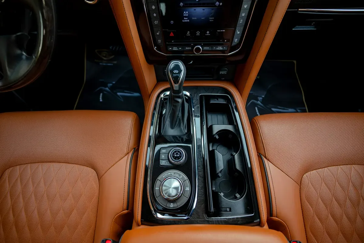 Infiniti QX80 5.6 AT AWD (405 حصان) - 17