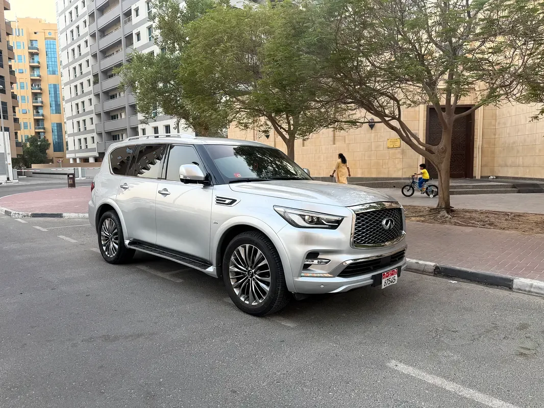 Infiniti QX80 5.6 AT AWD (405 hp)