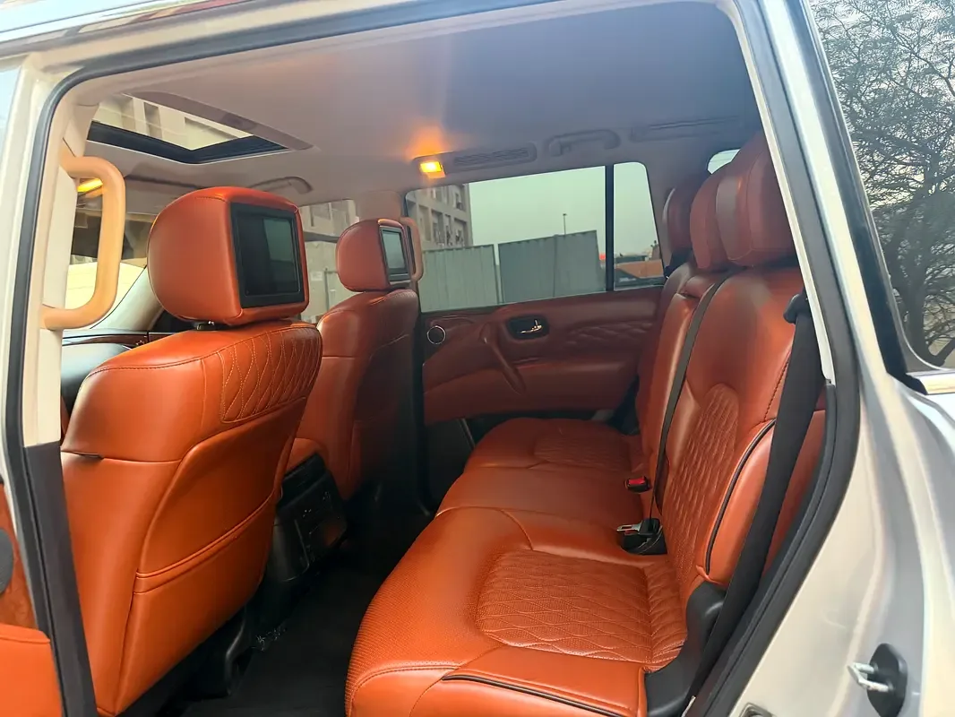 Infiniti QX80 5.6 AT AWD (405 hp) - 12