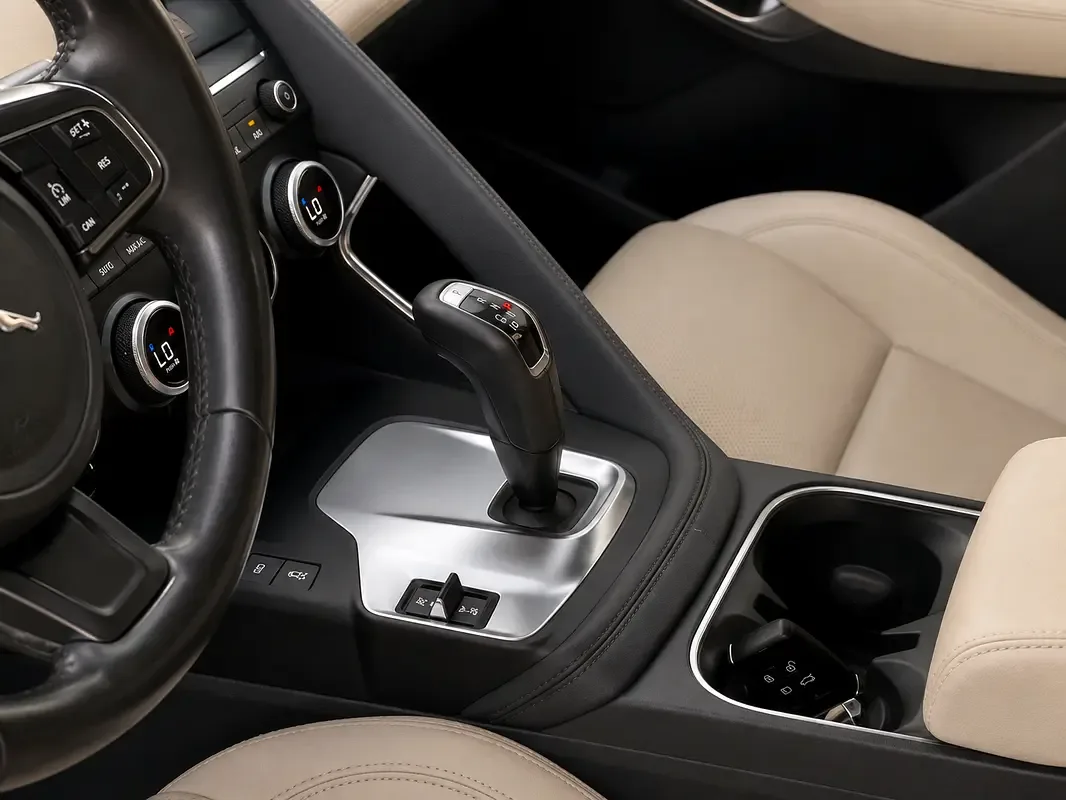 Jaguar E-Pace 2.0 AT AWD (249 hp) - 11