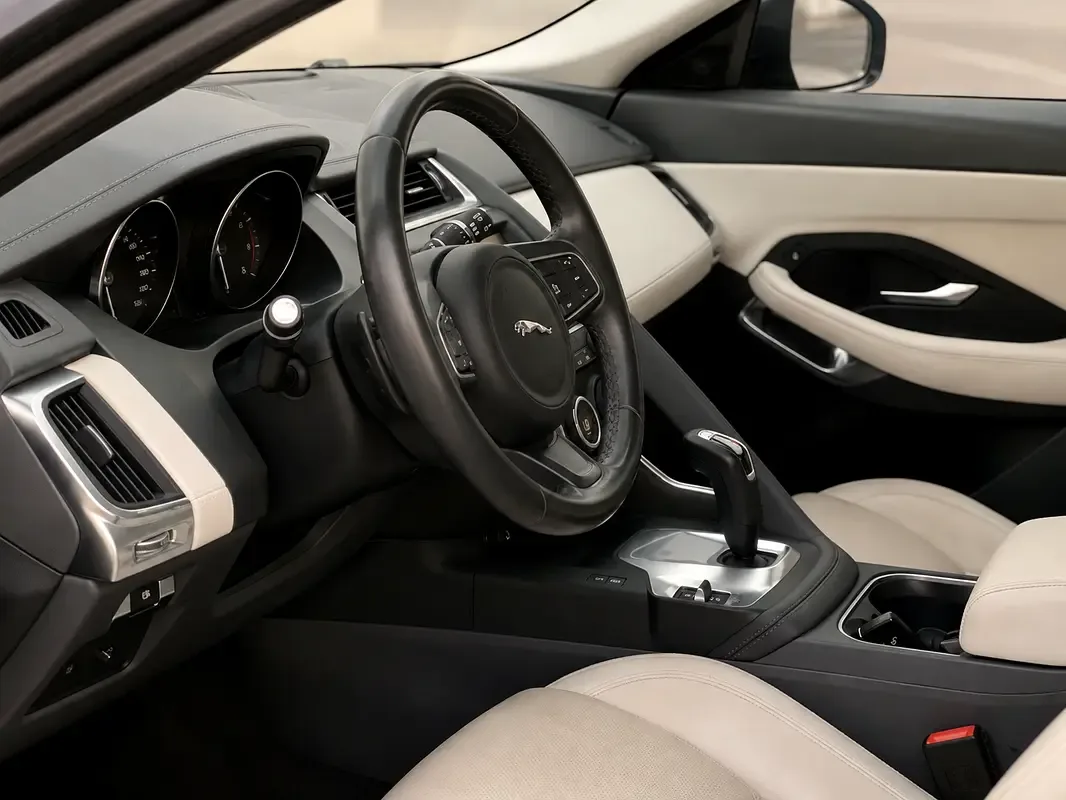Jaguar E-Pace 2.0 AT AWD (249 hp) - 12