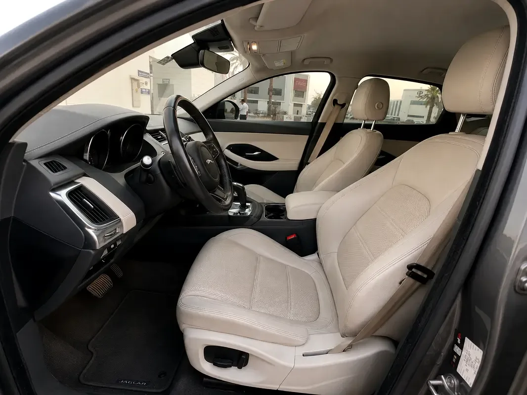 Jaguar E-Pace 2.0 AT AWD (249 hp) - 14