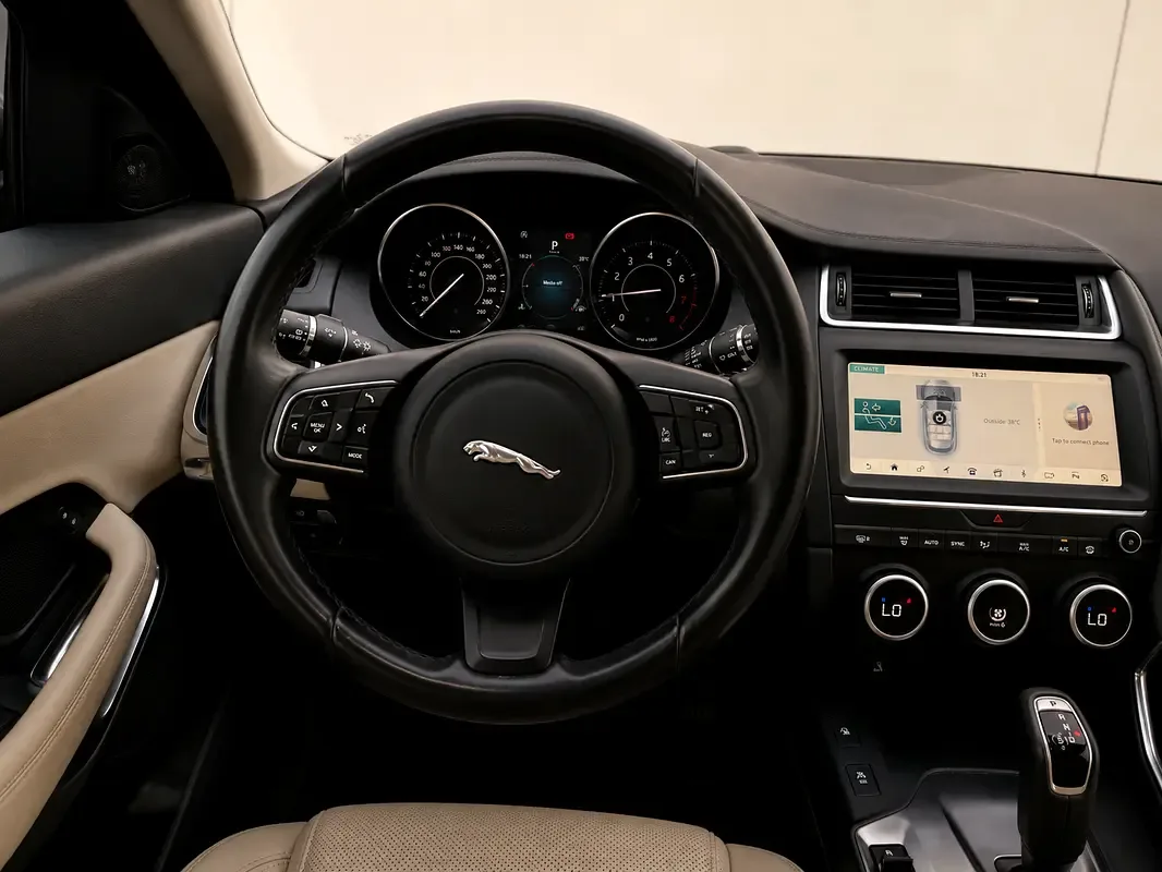 Jaguar E-Pace 2.0 AT AWD (249 hp) - 17