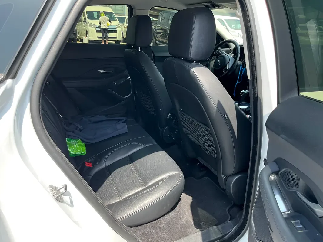 Jaguar E-Pace P250 AT AWD (249 حصان) - 9
