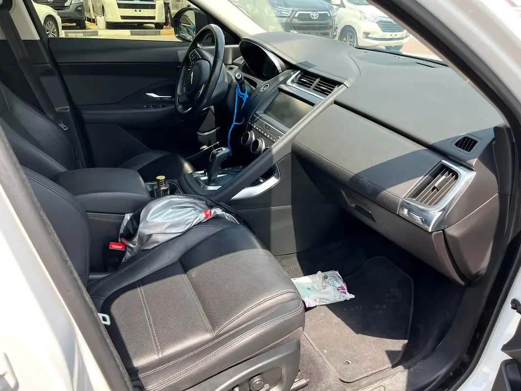 Jaguar E-Pace P250 AT AWD (249 حصان) - 8