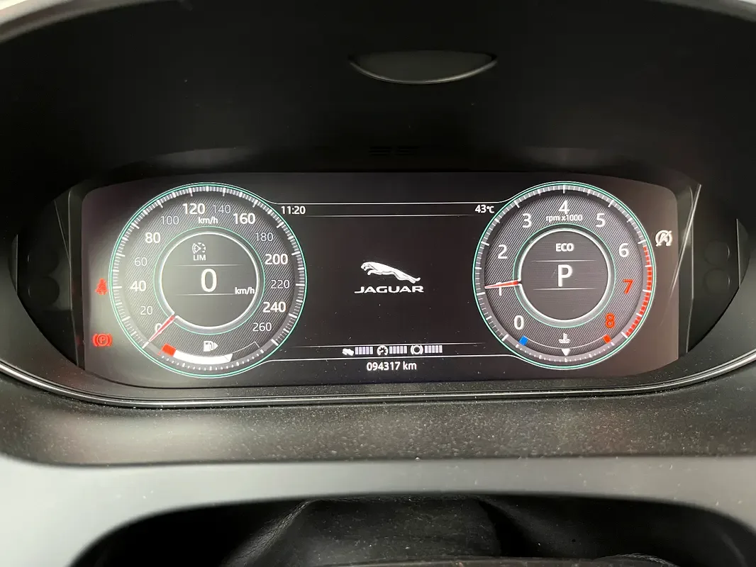 Jaguar E-Pace P250 AT AWD (249 حصان) - 16