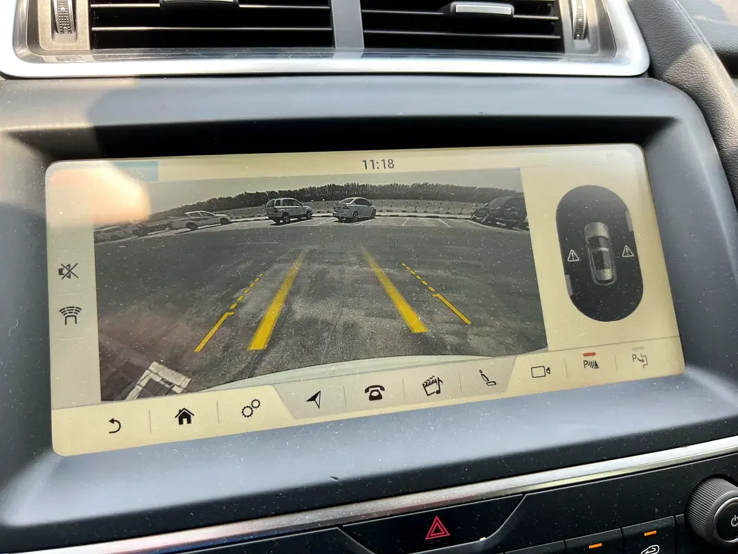 Jaguar E-Pace P250 AT AWD (249 حصان) - 14