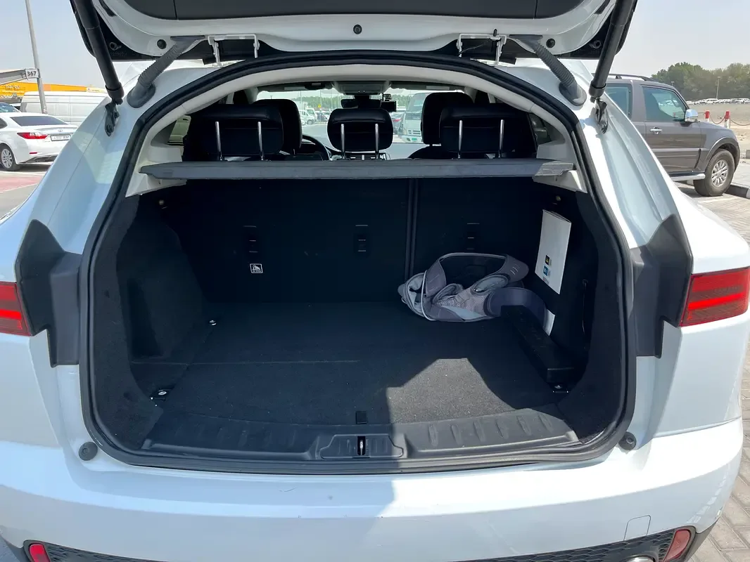 Jaguar E-Pace P250 AT AWD (249 حصان) - 17