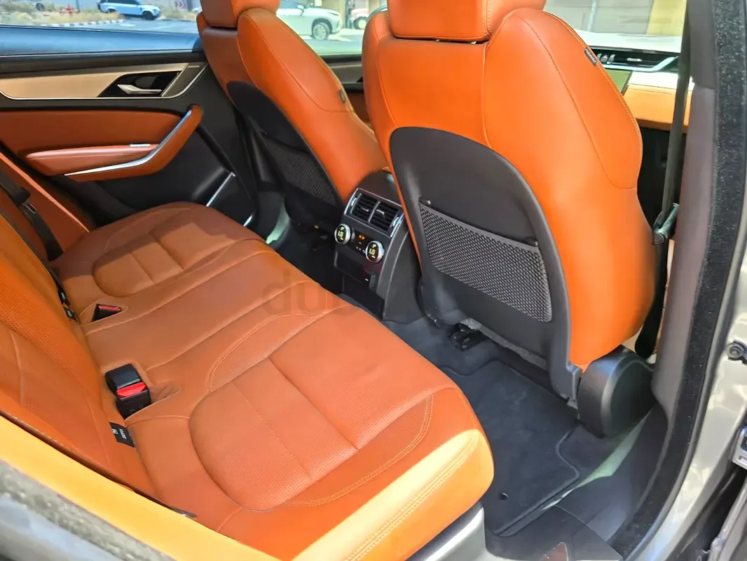 Jaguar F-Pace 2.0 AT 4WD (250 حصان) - 10