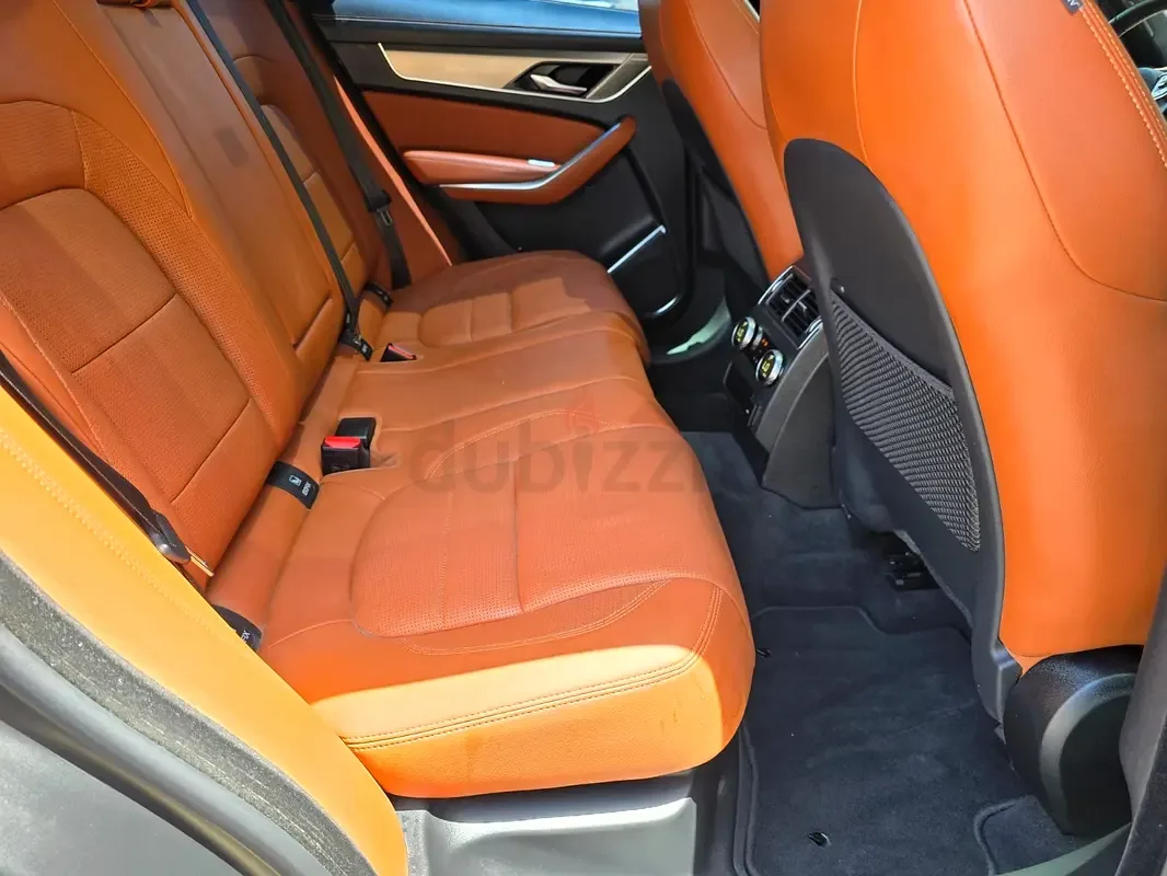 Jaguar F-Pace 2.0 AT 4WD (250 حصان) - 11