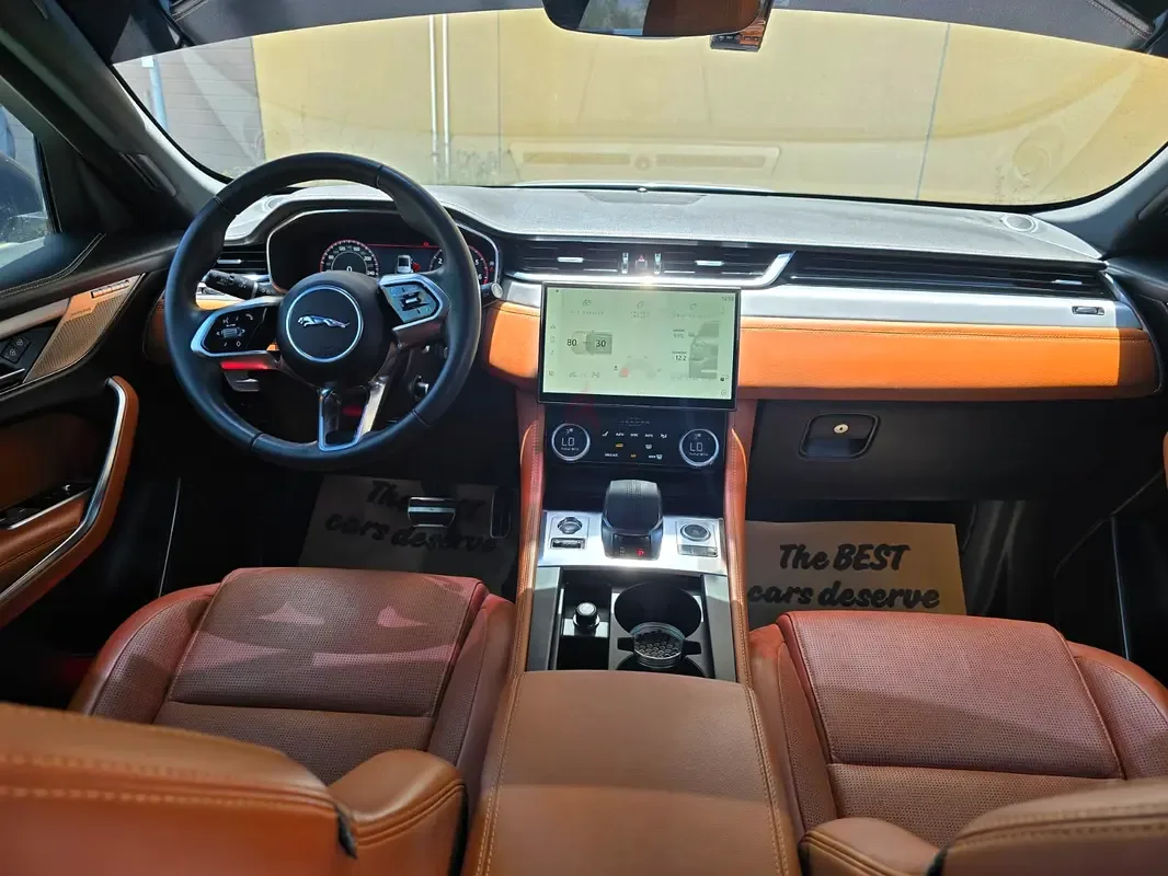 Jaguar F-Pace 2.0 AT 4WD (250 حصان) - 15