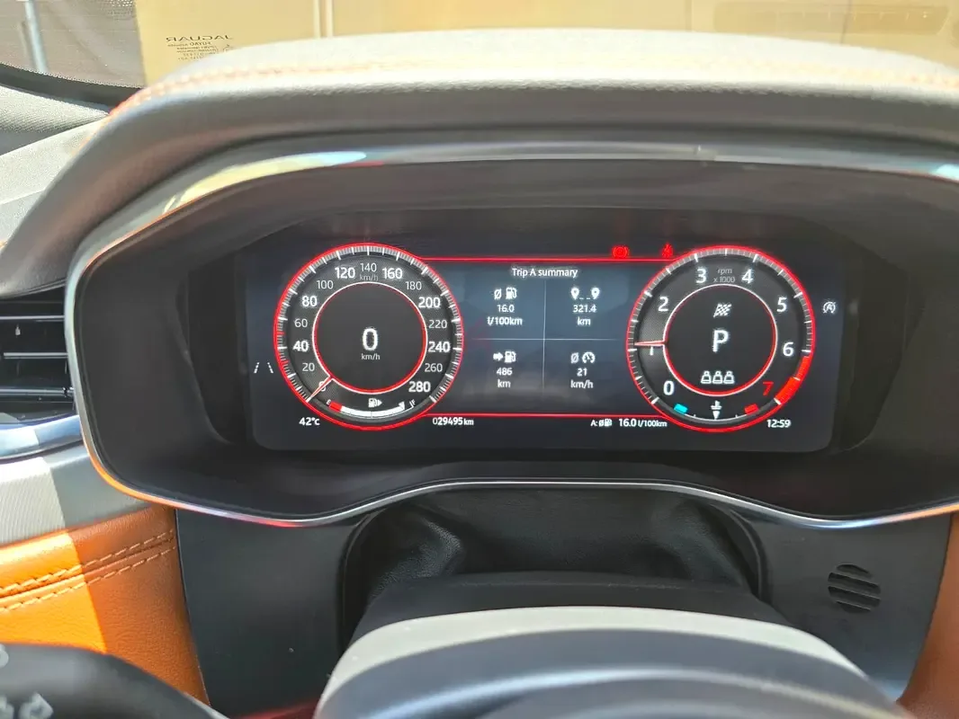 Jaguar F-Pace 2.0 AT 4WD (250 حصان) - 18