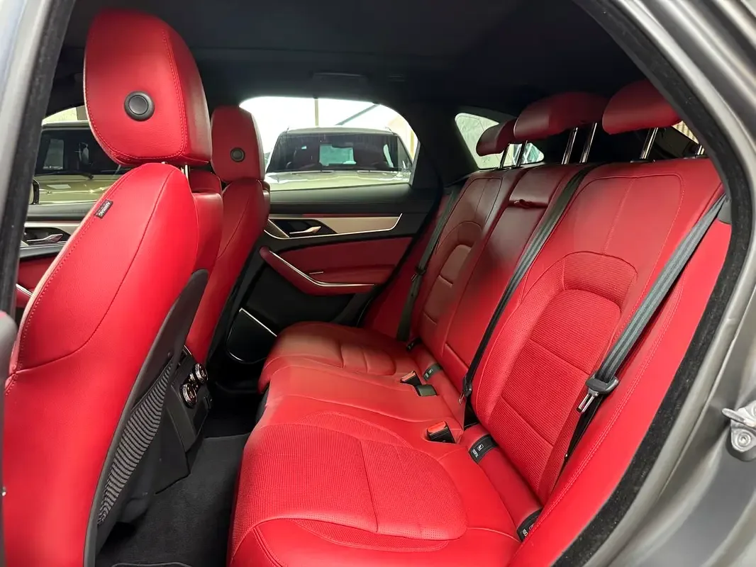 Jaguar F-Pace 2.0 AT 4WD (250 حصان) - 10