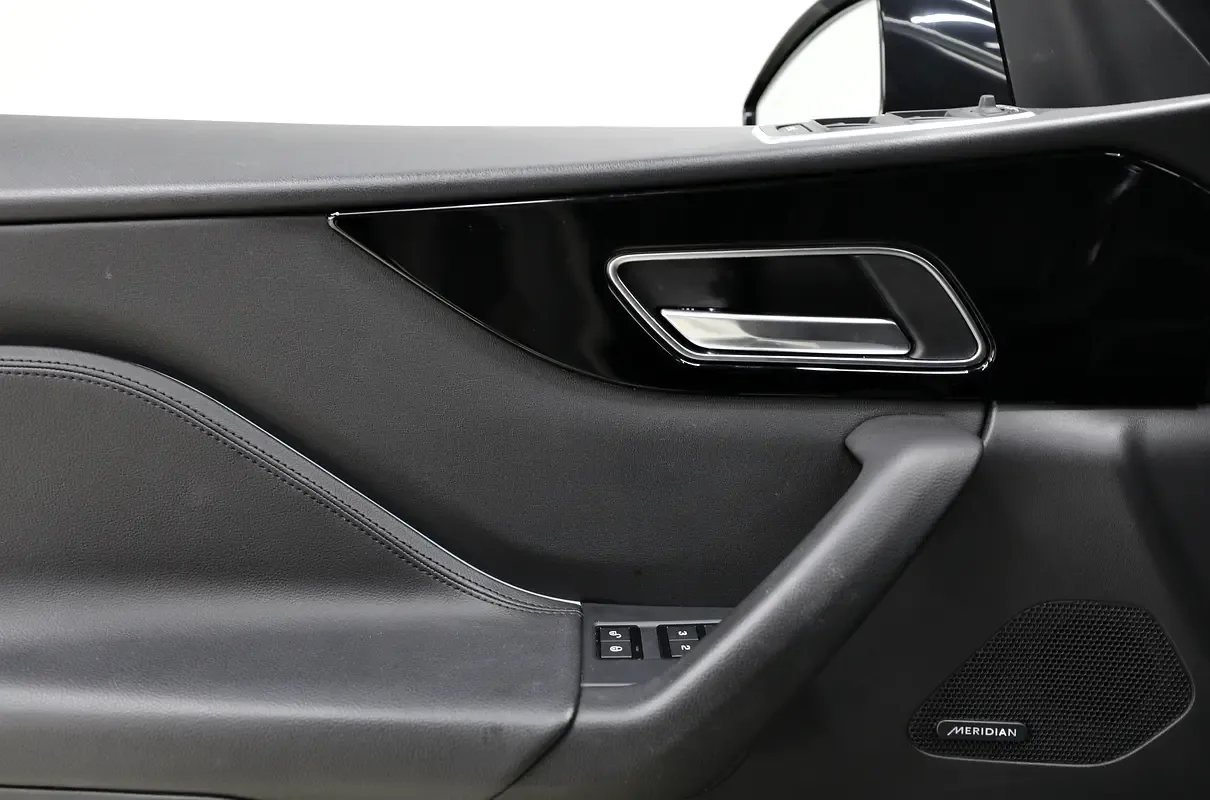 Jaguar F-Pace 2.0 AT AWD (249 hp) - 9