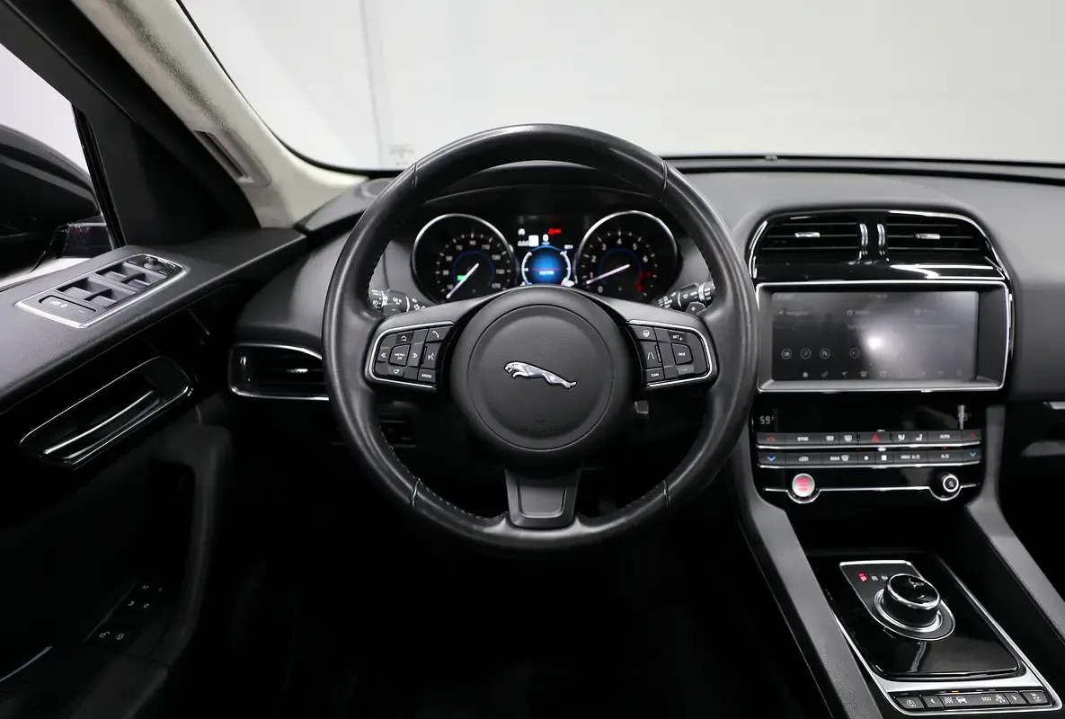 Jaguar F-Pace 2.0 AT AWD (249 hp) - 8