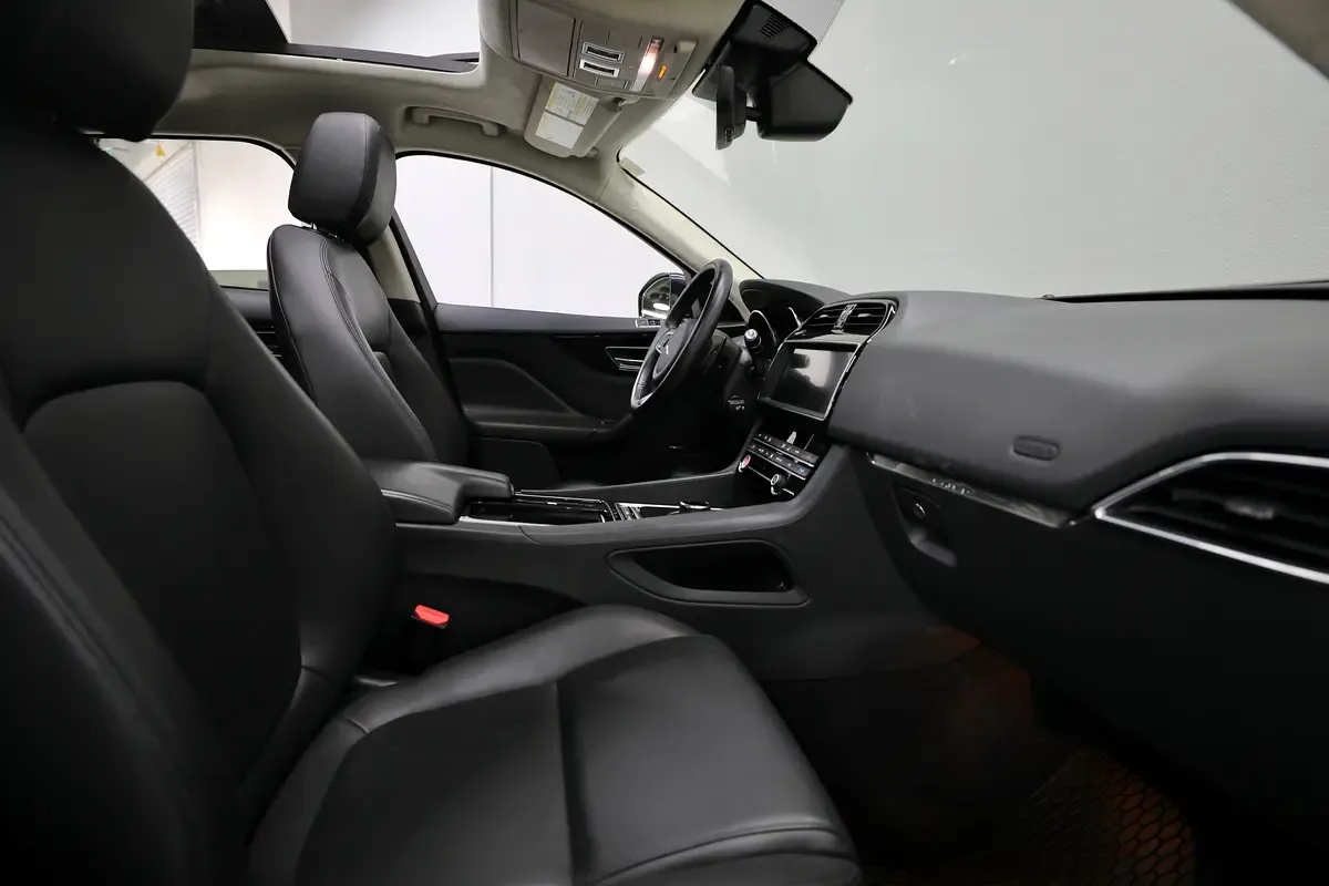 Jaguar F-Pace 2.0 AT AWD (249 hp) - 14