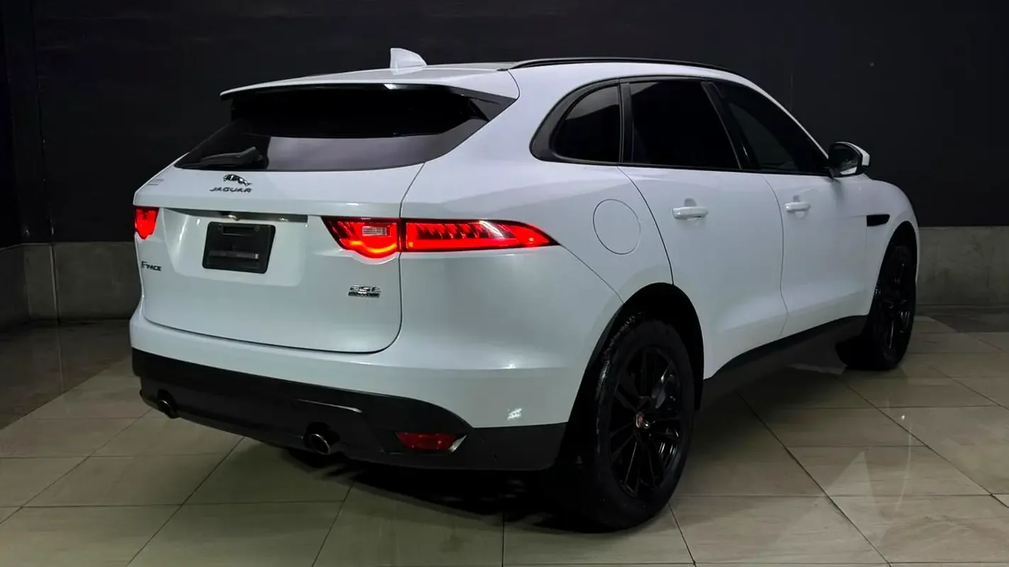 Jaguar F-Pace 2.0 AT AWD (249 hp)