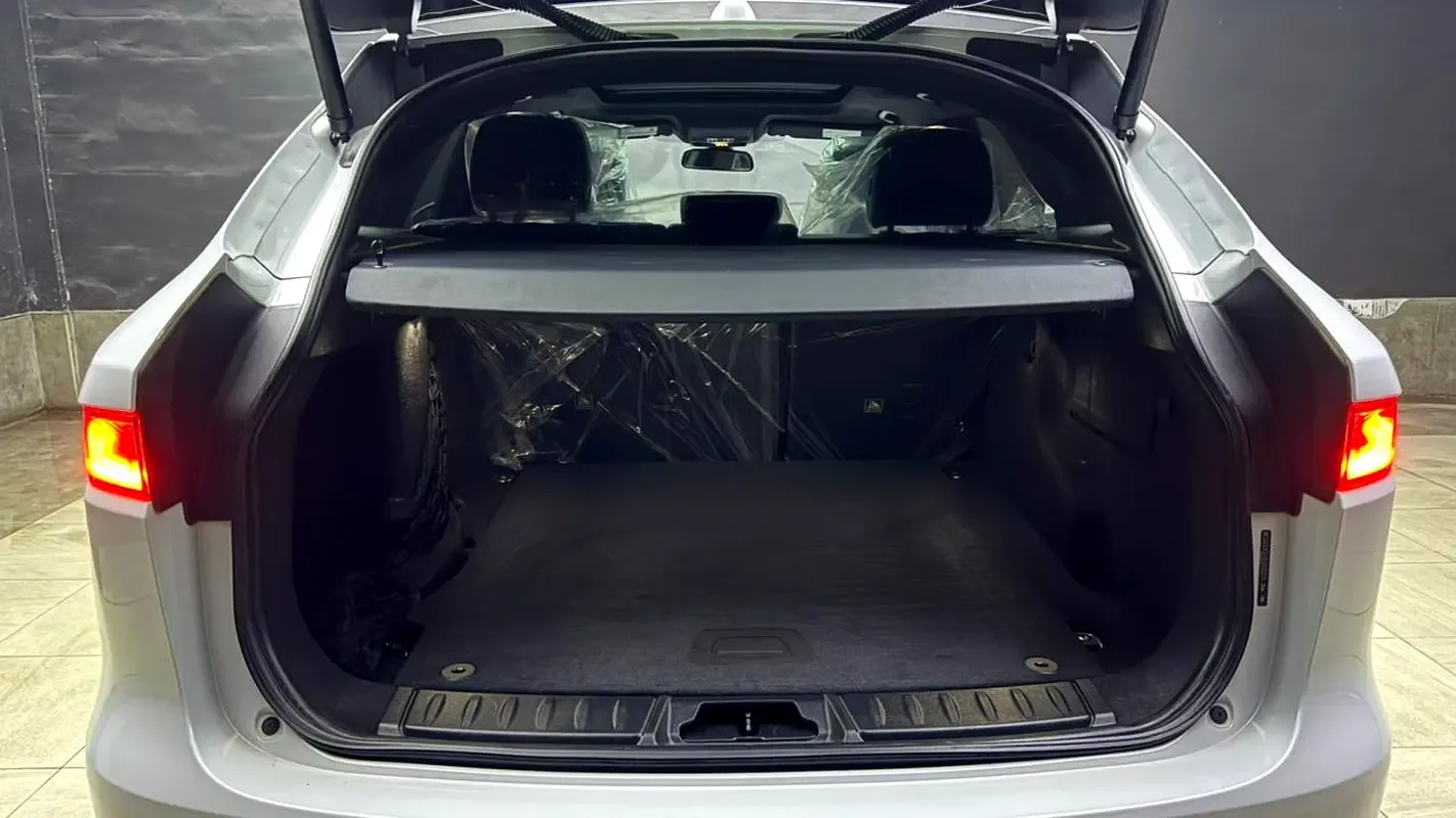 Jaguar F-Pace 2.0 AT AWD (249 hp) - 10