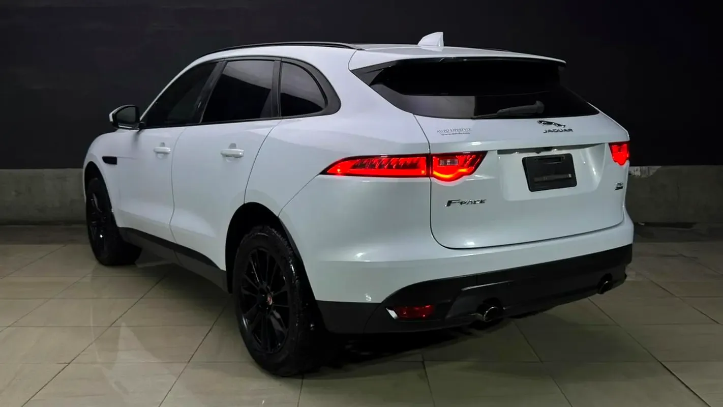 Jaguar F-Pace 2.0 AT AWD (249 hp) - 14