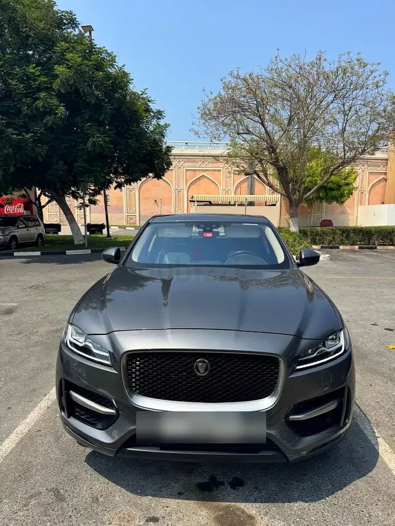 Jaguar F-Pace 2.0 AT AWD (249 حصان) - 2