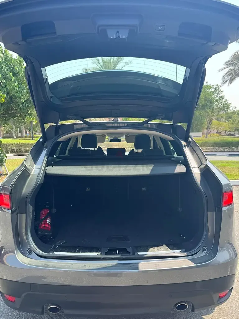Jaguar F-Pace 2.0 AT AWD (249 حصان) - 11