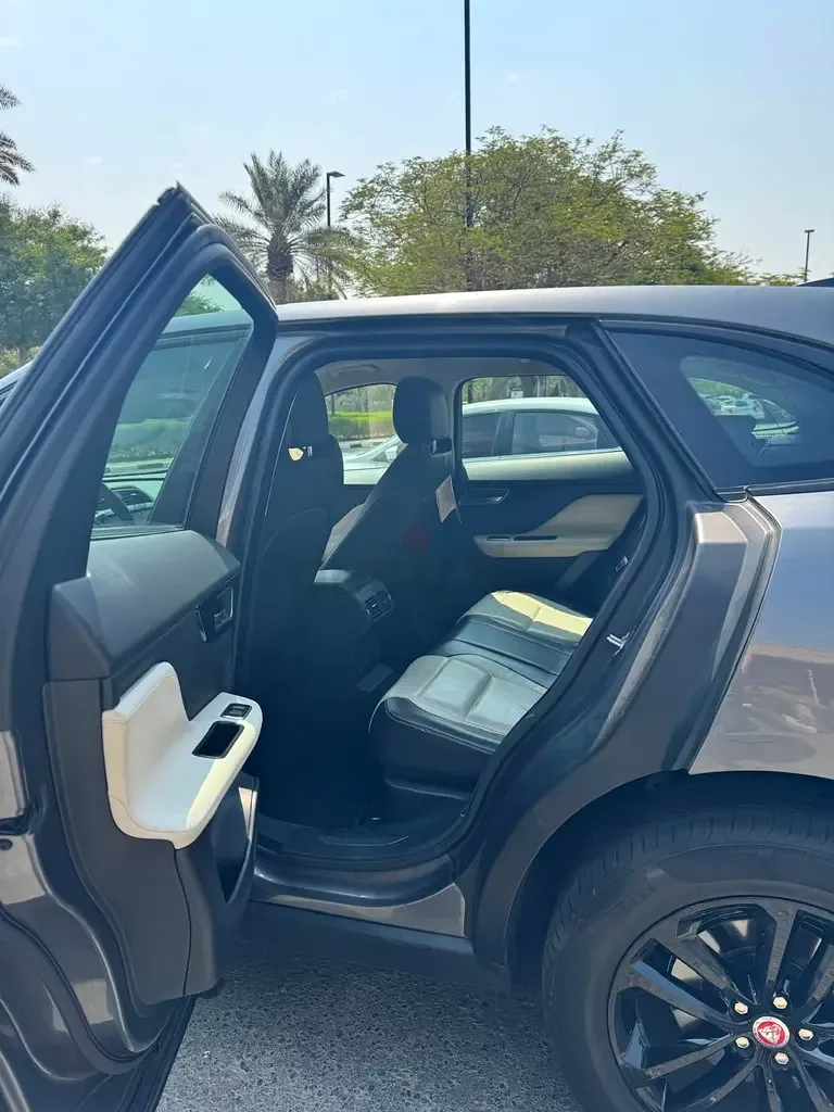 Jaguar F-Pace 2.0 AT AWD (249 حصان) - 12