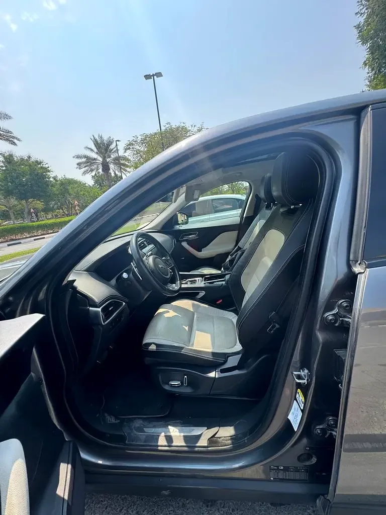 Jaguar F-Pace 2.0 AT AWD (249 حصان) - 13