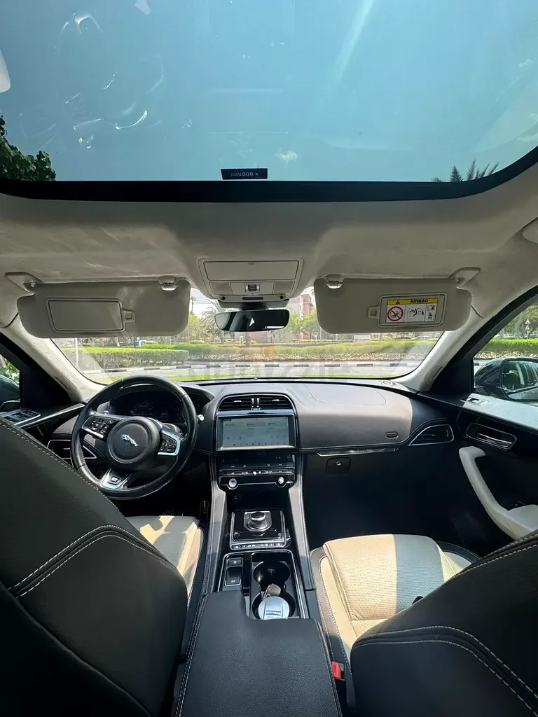 Jaguar F-Pace 2.0 AT AWD (249 حصان) - 16