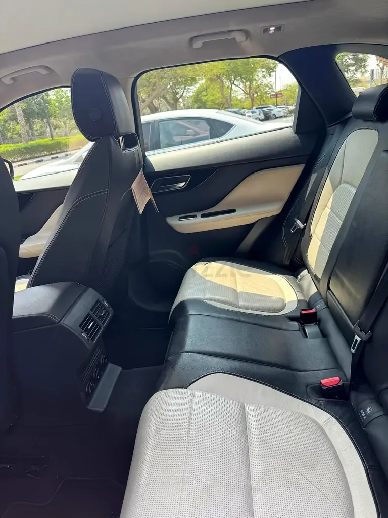 Jaguar F-Pace 2.0 AT AWD (249 حصان) - 19