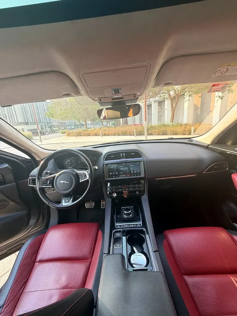 Jaguar F-Pace 2.0 AT AWD (249 hp) - 12