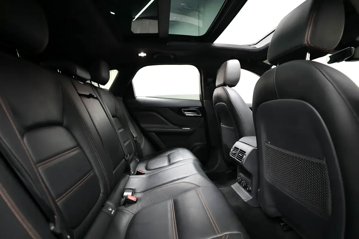 Jaguar F-Pace 2.0 AT AWD (250 حصان) - 8