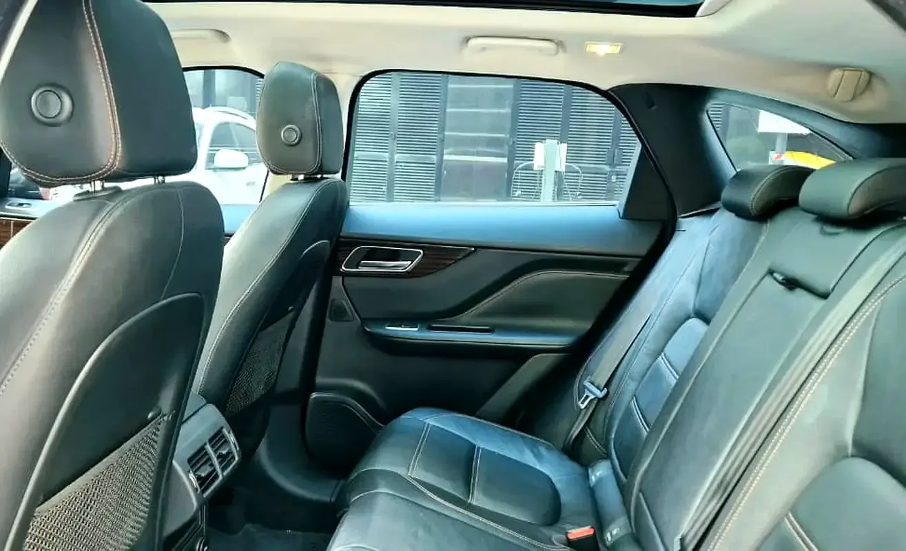 Jaguar F-Pace 3.0 AT AWD (340 حصان) - 12