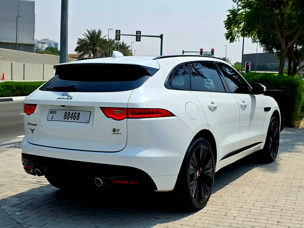 Jaguar F-Pace 3.0 AT AWD (340 حصان) - 3