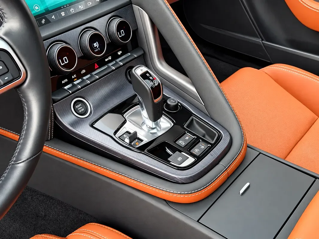 Jaguar F-Type 2.0 l, 300 hp, بنزين, ناقل حركة أوتوماتيكي, RWD - 8