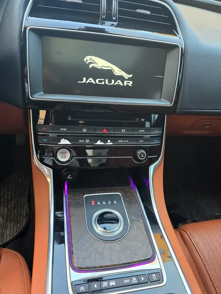Jaguar XE 2.0 AT (200 حصان) - 18