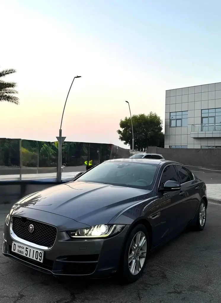 Jaguar XE 2.0 AT (250 hp)