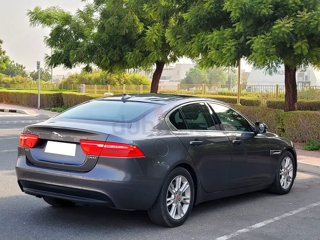 Jaguar XE 2.0 AT (250 hp) - 2