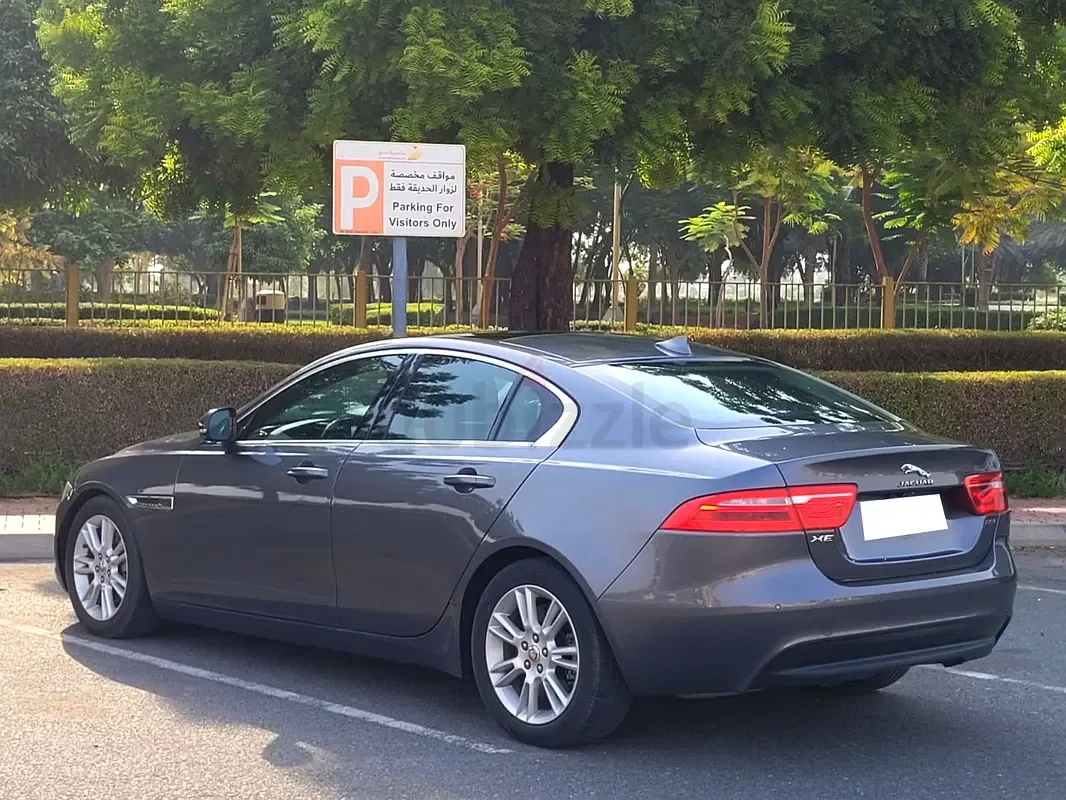 Jaguar XE 2.0 AT (250 hp) - 3