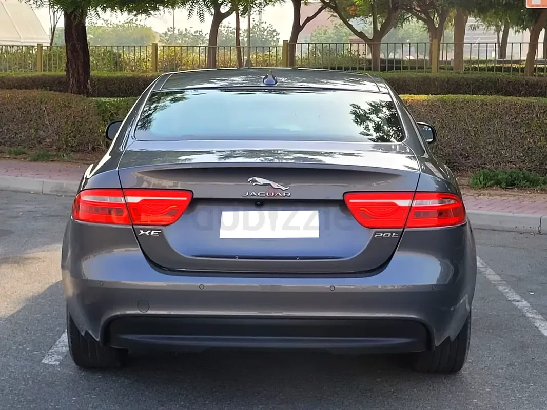 Jaguar XE 2.0 AT (250 hp) - 12