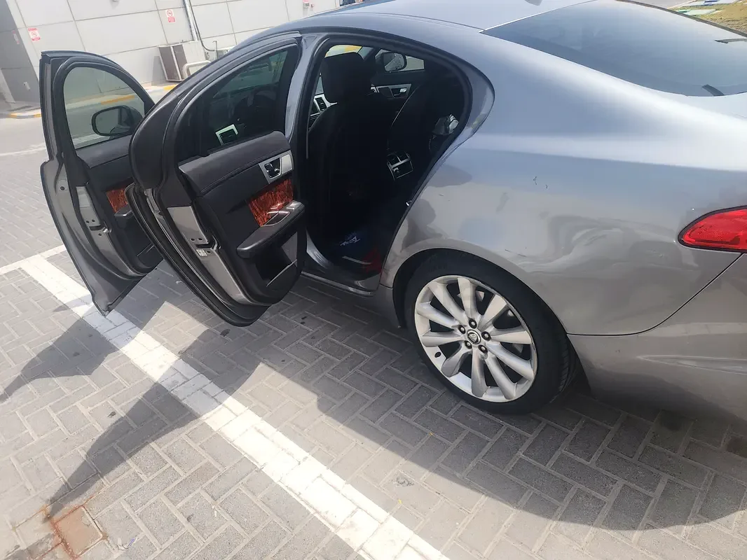 Jaguar XF 2.0 AT (240 hp)