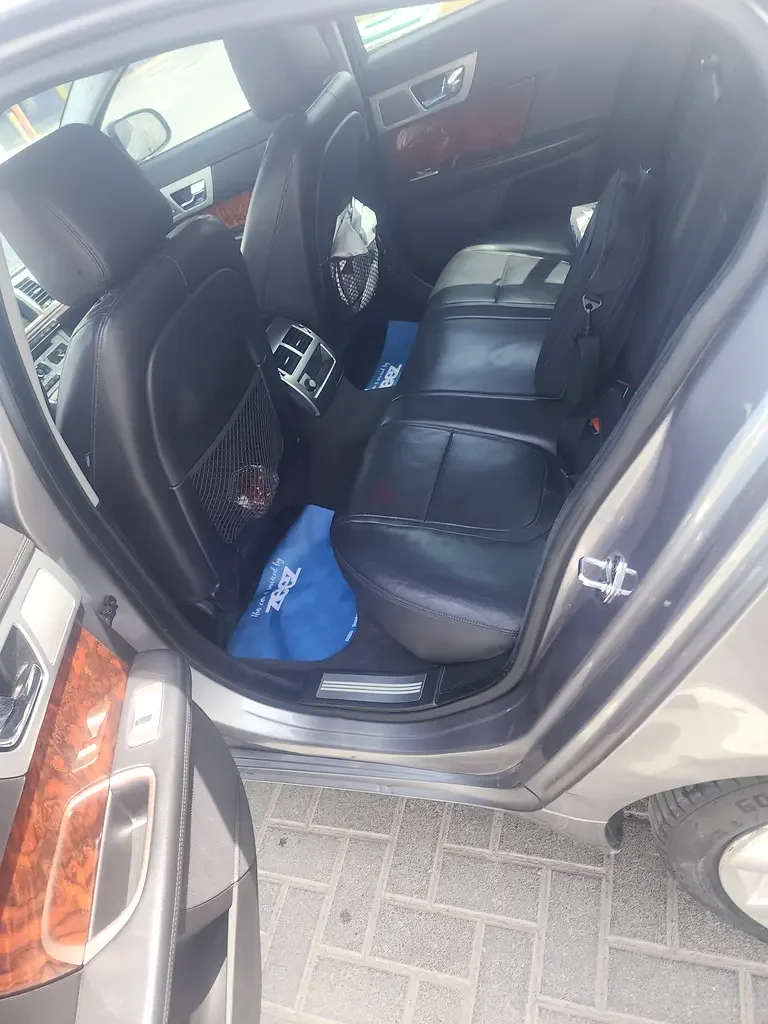 Jaguar XF 2.0 AT (240 حصان) - 4