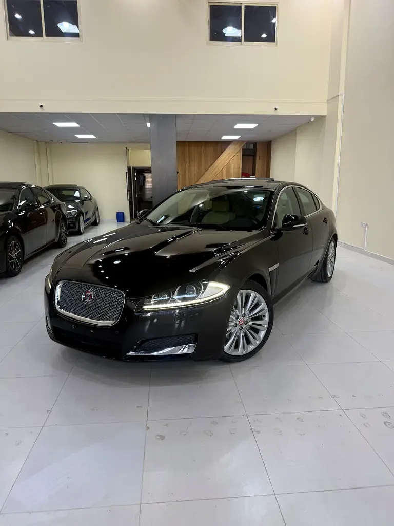 Jaguar XF 2.0 AT (240 hp)