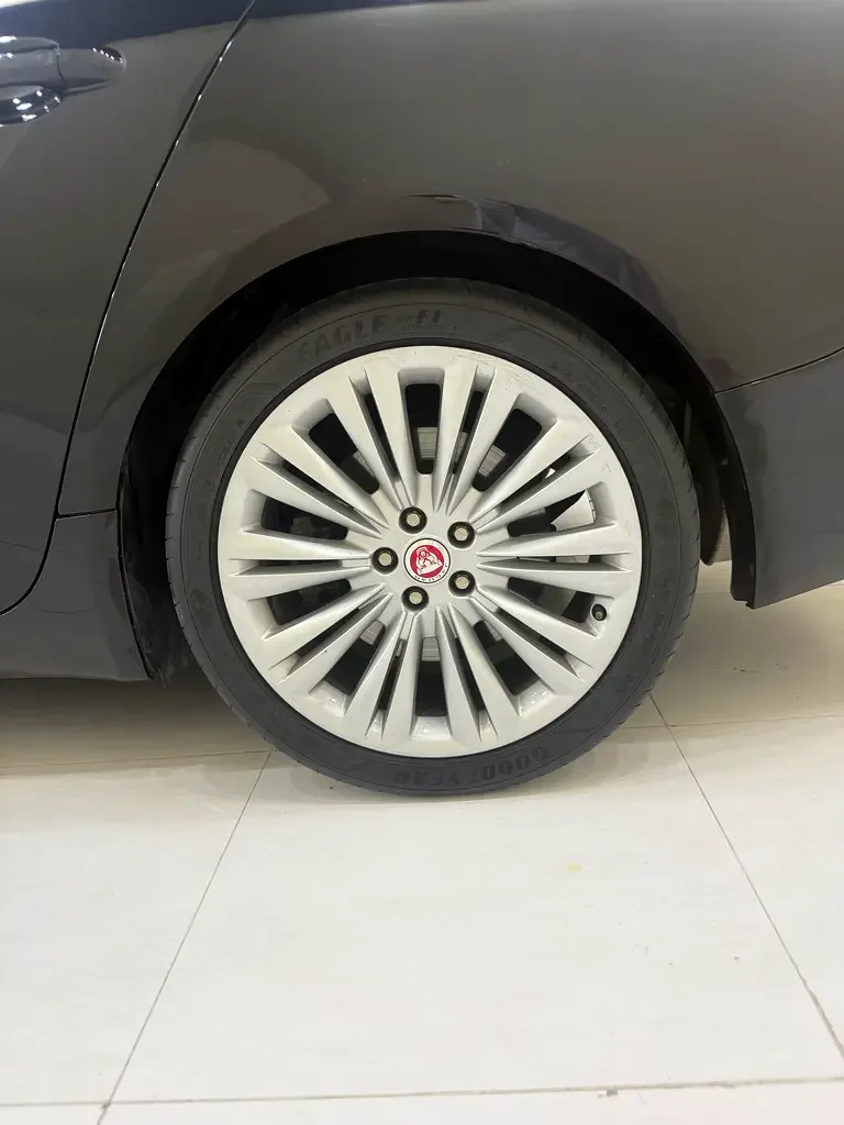 Jaguar XF 2.0 AT (240 hp) - 7