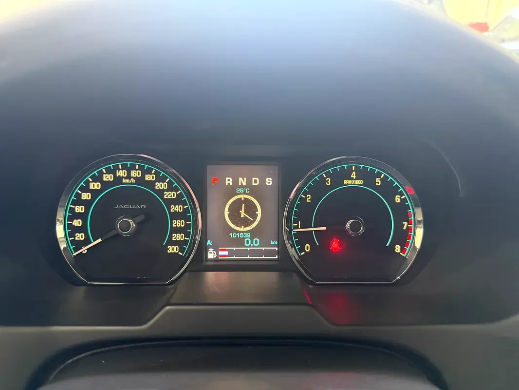 Jaguar XF 2.0 AT (240 hp) - 13