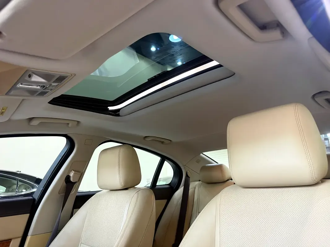 Jaguar XF 2.0 AT (240 hp) - 17