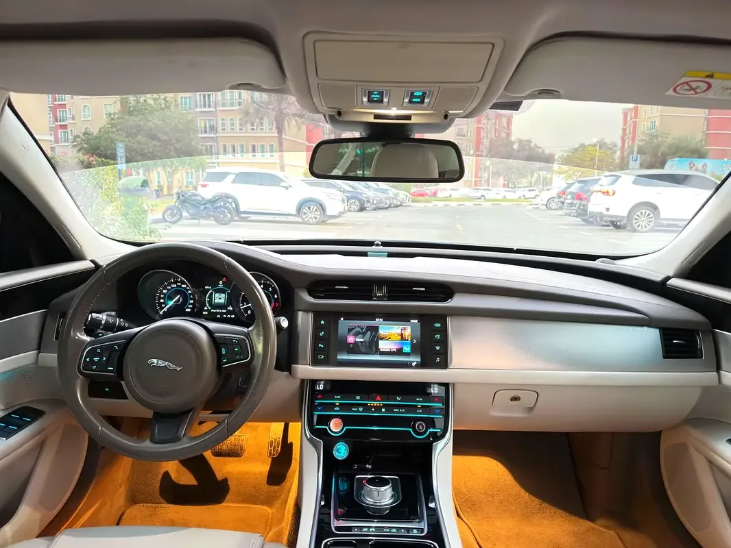 Jaguar XF 2.0 AT RWD (250 hp) - 2