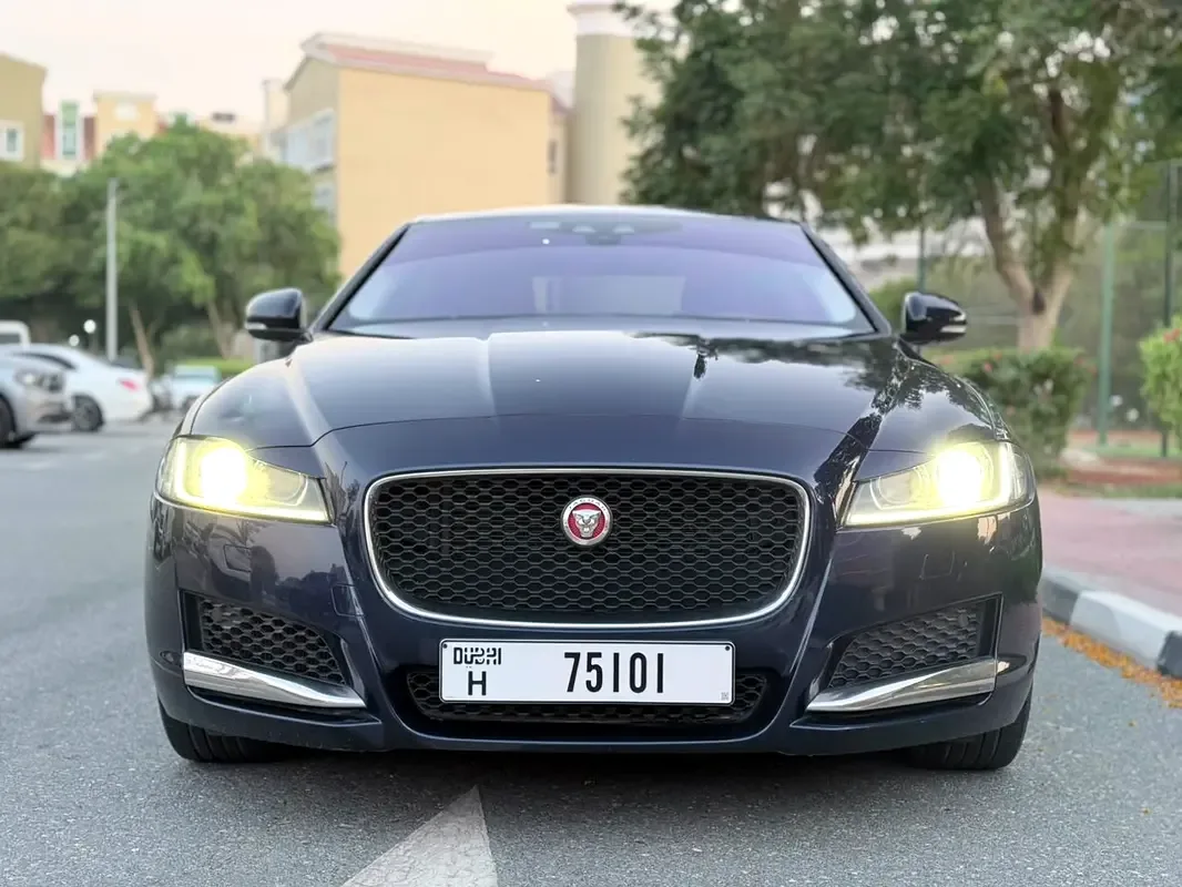Jaguar XF 2.0 AT RWD (250 hp)
