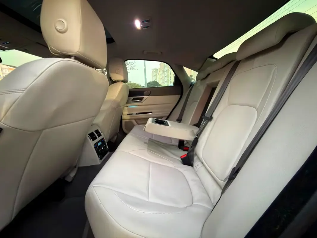 Jaguar XF 2.0 AT RWD (250 hp) - 14