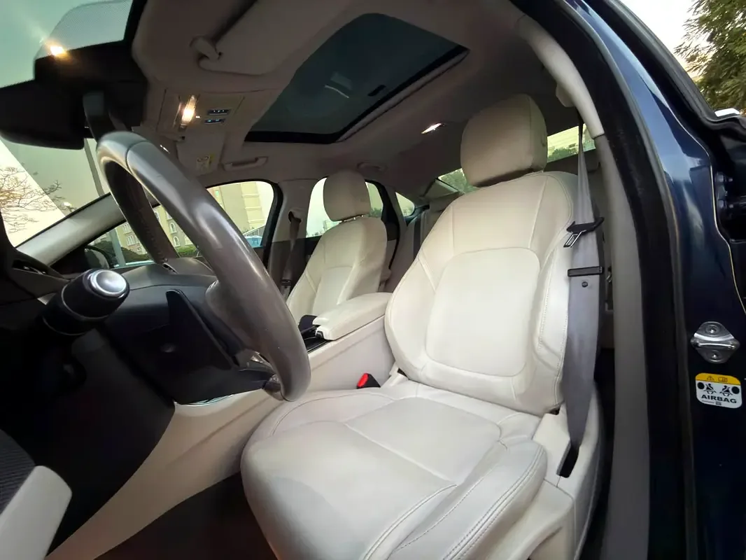 Jaguar XF 2.0 AT RWD (250 hp) - 16